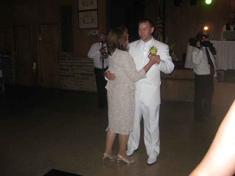 090 pic_050 John and Theresa dancing